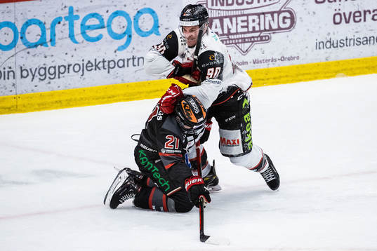 Örebros Linus Öberg och Malmö Redhawks Lance Bouma