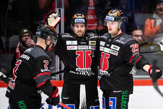 Örebros Philip Holm jublar med Rasmus Rissanen och Mathias