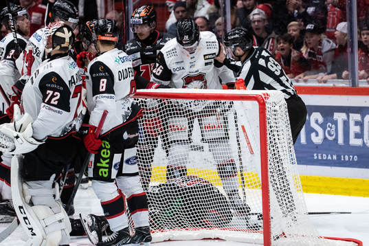 Malmö Redhawks Thomas Schemitsch mot Örebros Linus Öberg