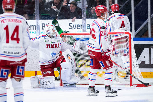 Timrås målvakt Jacob Johansson deppar