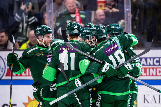 Färjestads Joel Nystrom jublar med lagkamrater