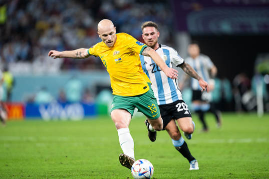 Aaron Mooy of Australia and Alexis Mac Allister of Argentina