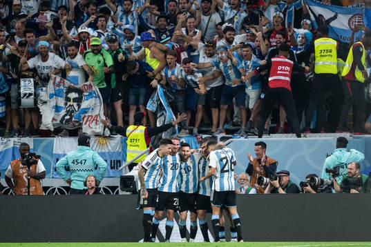 Julian Alvarez of Argentina celebrates with Enzo Fernandez,