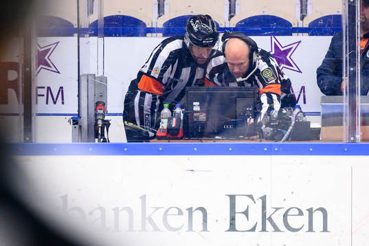 Domare Mikael Sjöqvist och Domare Marcus Linde
