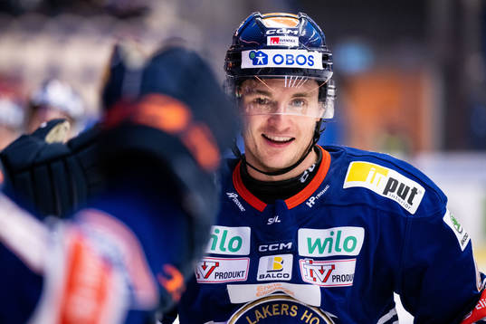 Växjös Keegan Lowe jublar