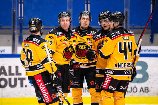 Luleås Leo Komarov jublar