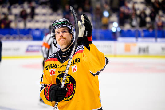 Luleås Brendan Shinnimin tackar publiken