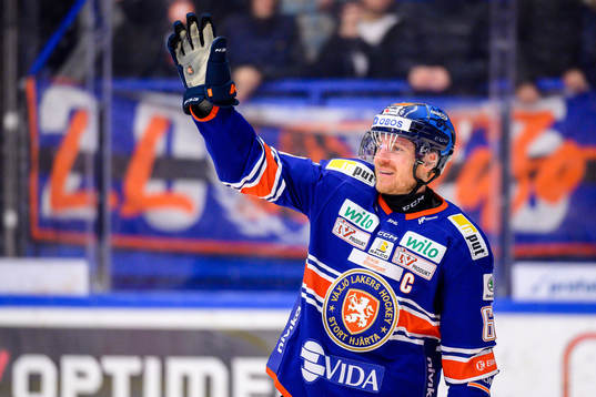 Växjös Erik Josefsson jublar