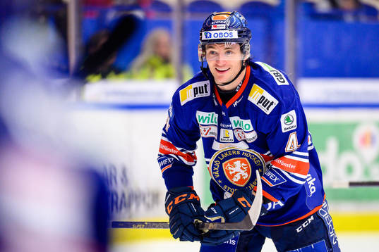 Växjös Keegan Lowe jublar