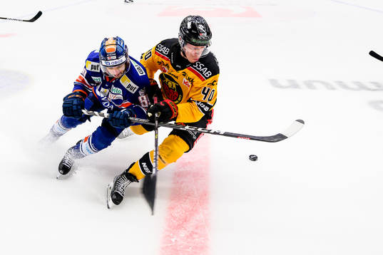 Växjös Jayden Halbgewachs och Luleås Tomi Sallinen
