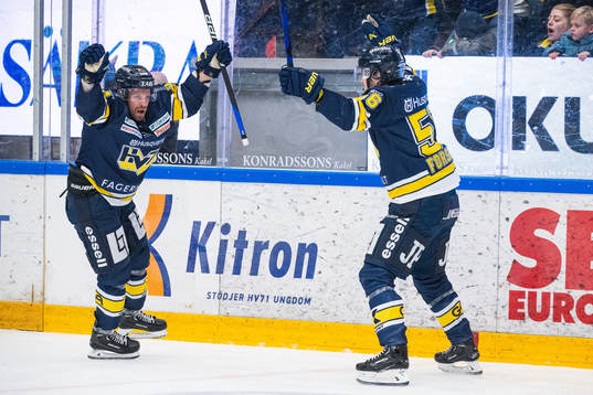 HV71s Mattias Tedenby jublar