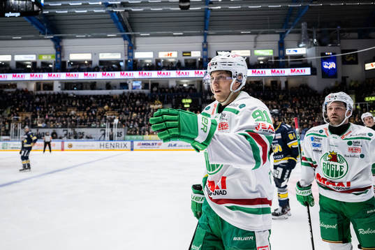 Rögles Adam Tambellini jublar