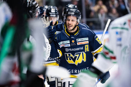 HV71s Andy Miele jublar
