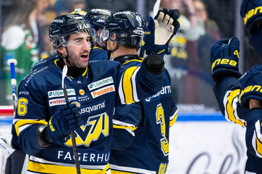 HV71s Joseph Laleggia jublar