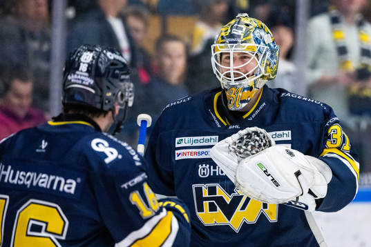 HV71s målvakt Joni Ortio jublar
