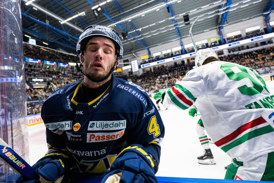 HV71s Niklas Hjalmarsson och Rögles Adam Tambellini