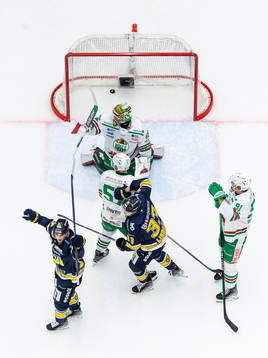 Rögles målvakt Christoffer Rifalk, Vojtech Mozik och Adam