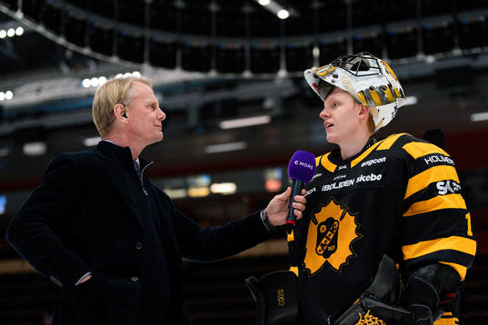 Cmores expert Niklas Wikegård intervjuar Skellefteås