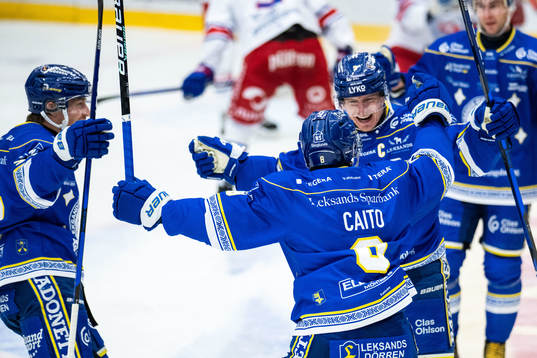 Leksands Matt Caito jublar med lagkamrater