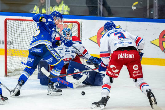 Leksands Lucas Elvenes mot Oskarshamns målvakt Joe Cannata