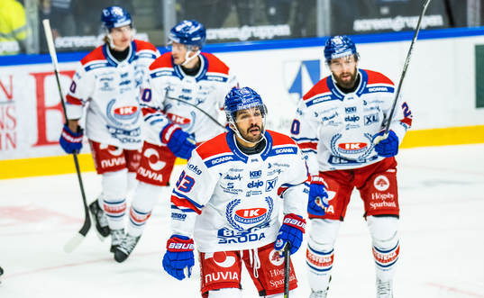 Oskarshamns Cameron Brace jublar