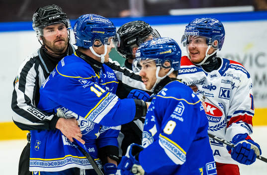 Leksands Martin Karlsson och Oskarshamns Niclas Burström i