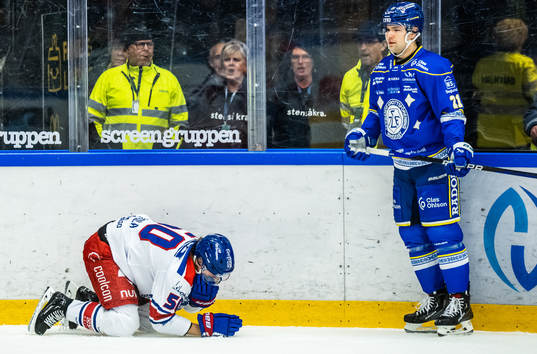 Oskarshamns Juuso Riikola har ont