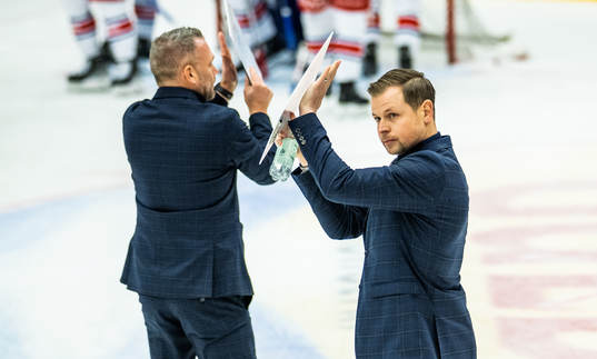 Oskarshamns tränare Martin Filander jublar