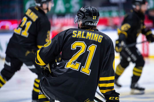 AIKs Maksim Semjonov bär en hyllningströja för Börje