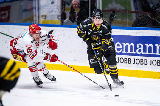 Modos Filip Svenningsson och AIKs Kelvin Martinsson