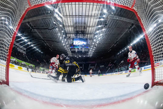 Modos Erik Karlsson gör 4-2 bakom AIKs Daniel