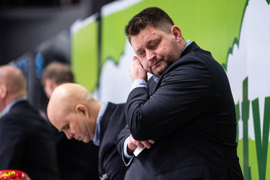 Modos huvudtränare Mattias Karlin