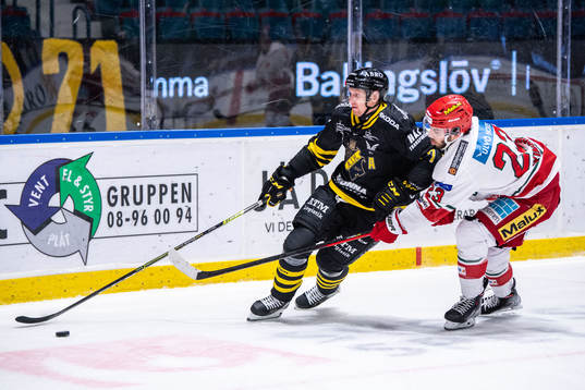 AIKs Filip Windlert och Modos Josh Dickinson