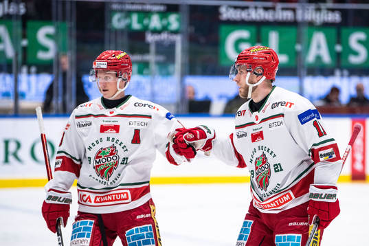 Modos Josef Ingman jublar med Erik Karlsson