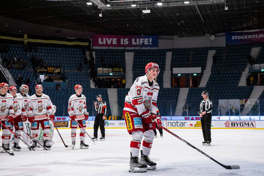 Modos Anton Karlström jublar