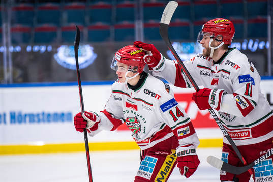 Modos Jakob Noren jublar med Josef Ingman