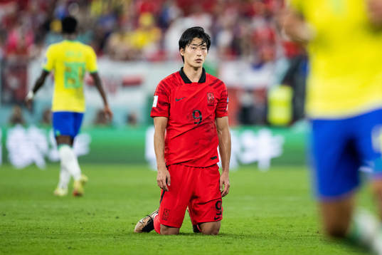 Guesung Cho of South Korea looks dejected