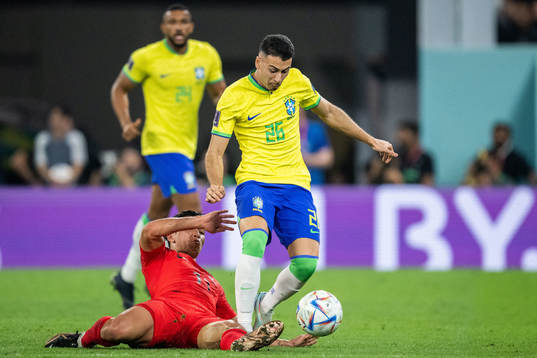 Heechan Hwang of South Korea and Gabriel Martinelli of