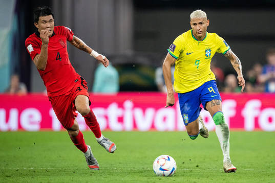 Minjae Kim of South Korea and Richarlison of Brazil