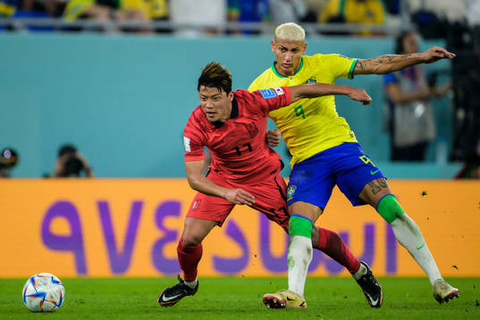 Heechan Hwang of South Korea and Richarlison of Brazil