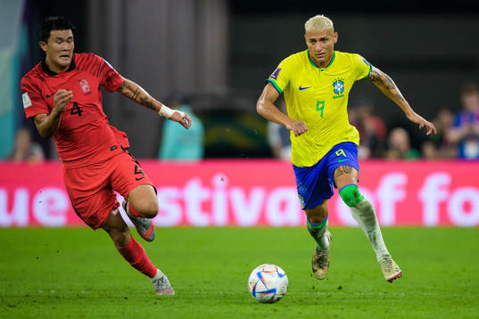 Minjae Kim of South Korea and Richarlison of Brazil