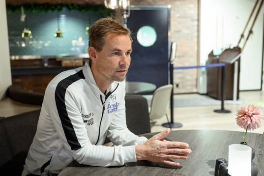 Niclas Alexandersson, tränare på Änglagårdsskolan, blir