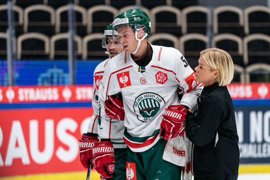 Frölundas Filip Johansson leds av isen