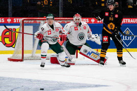 Frölundas Tom Nilsson och målvakten Lars Johansson
