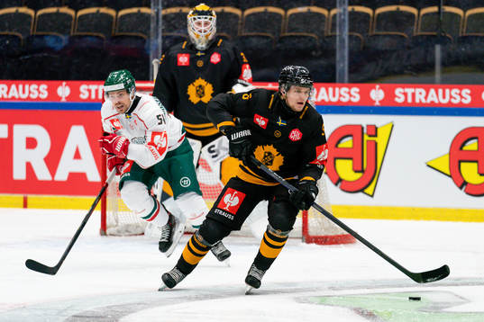 Skellefteås Måns Forsfjäll och Frölundas Mats Rosseli