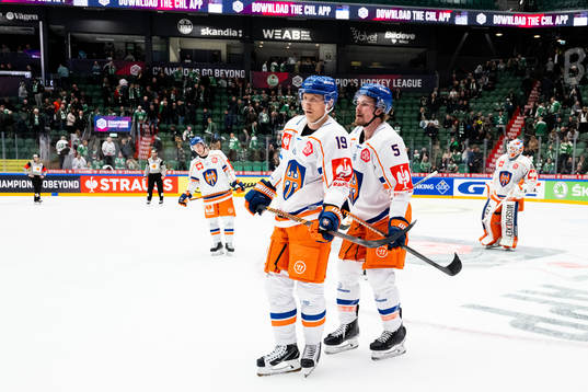 Veli Matti Savinainen and Mikael Seppälä of Tappara looks