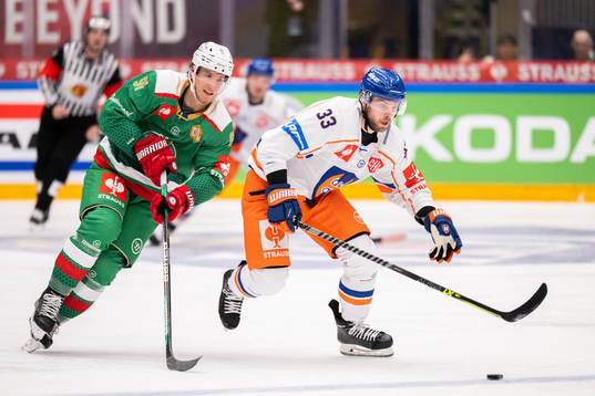 Adam Tambellini of Rögle and Veli Matti Vittasmäki of