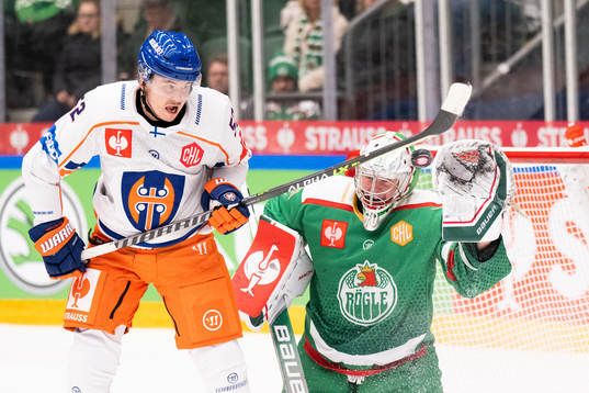 Maksim Matushkin of Tappara against goalkeeper Calle Clang