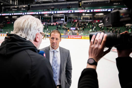 Head coach Cam Abbott of Rögle is interviewed