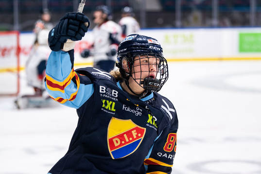 Djurgårdens Nicole Hall jublar